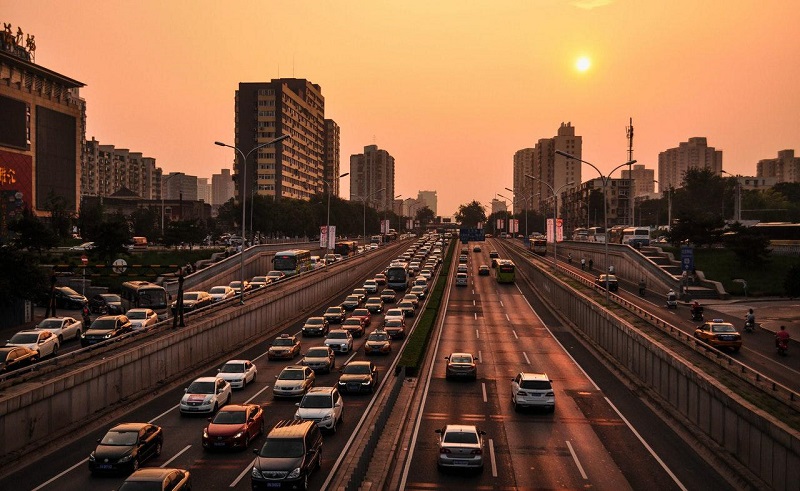 車內(nèi)空氣污染怎么辦？車載凈化器有用嗎？
